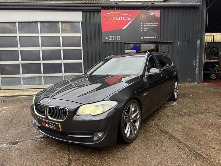 Grijs Gebruikt 2011 BMW 528 Executive Stationwagen | € 9.299 (Super prijs) - Afbeelding 1/4