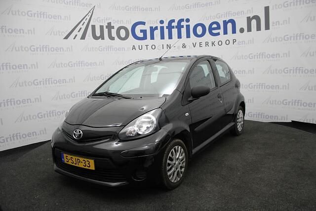 Zwart Occasion 2013 Toyota Aygo Hatchback | € 5.490 (Eerlijke prijs) - Afbeelding 1/4
