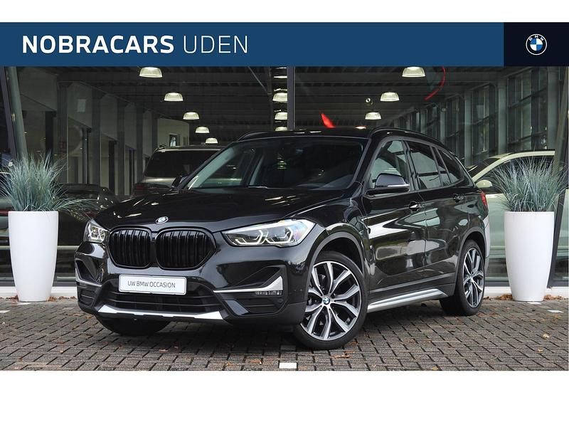 Zwart Gebruikt 2022 BMW X1 M Sport SUV | € 31.950 (Goede deal) - Afbeelding 1/4