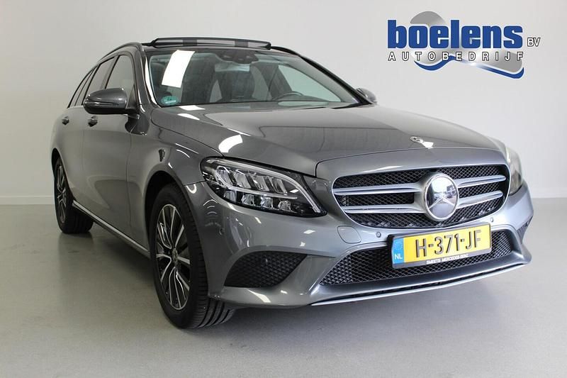 Grijs Occasion 2020 Mercedes C200 Business Stationwagen | € 28.432 (Eerlijke prijs) - Afbeelding 1/4
