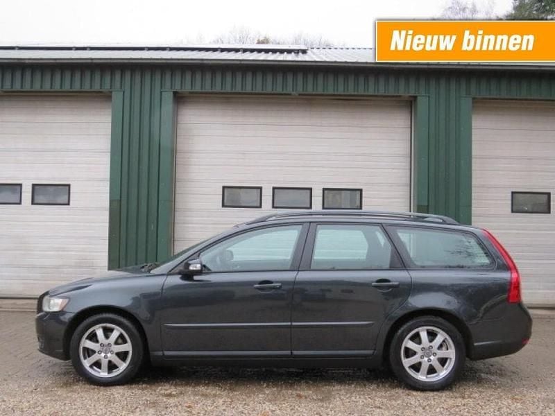 Grijs Gebruikt 2009 Volvo V50 Kinetic Stationwagen | € 3.950 (Eerlijke prijs) - Afbeelding 1/4