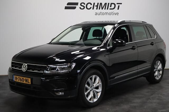 Zwart Occasion 2020 VW Tiguan Highline SUV | € 26.995 (Super prijs) - Afbeelding 1/3