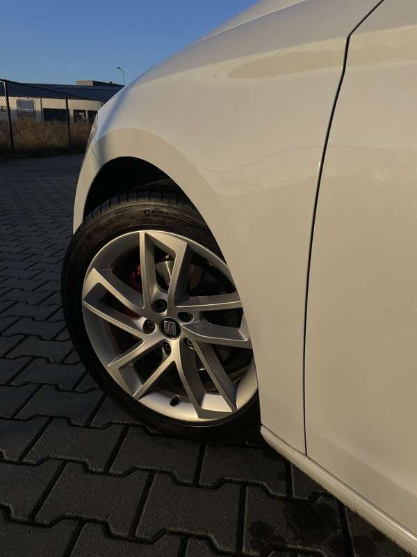 Wit Gebruikt 2013 Seat Leon SC FR Hatchback | € 8.250 - Afbeelding 1/4