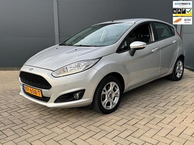 Grijs Gebruikt 2016 Ford Fiesta Style Hatchback | € 7.500 (Goede deal) - Afbeelding 1/4