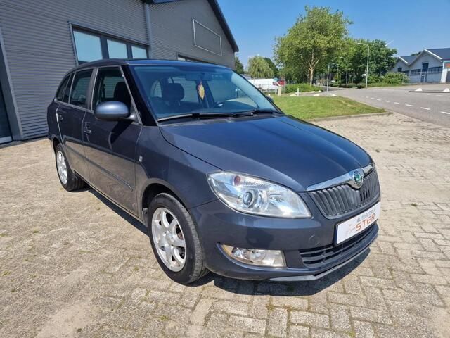 Grijs Gebruikt 2011 Skoda Fabia Ambition Stationwagen | € 3.350 (Eerlijke prijs) - Afbeelding 1/4
