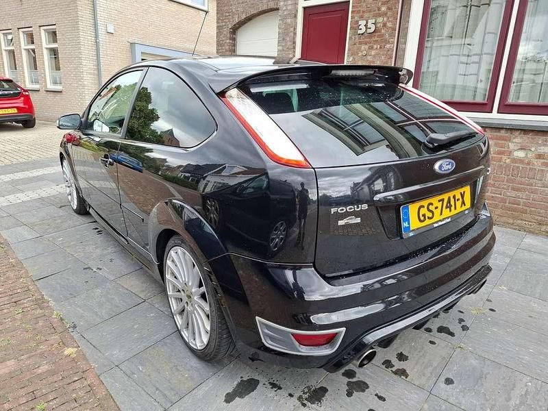 Zwart Occasion 2007 Ford Focus ST Hatchback | € 6.500 (Eerlijke prijs) - Afbeelding 1/4