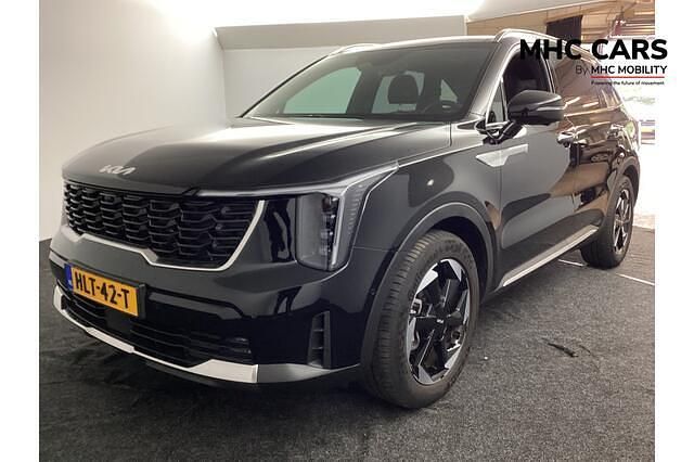 Zwart Gebruikt 2025 Kia Sorento SUV | € 60.700 (Eerlijke prijs) - Afbeelding 1/4