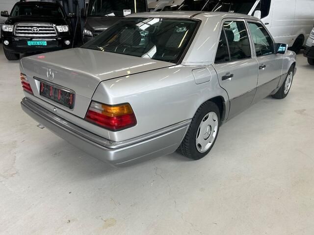 Occasion Mercedes E200 1993 Zilver Sedan
