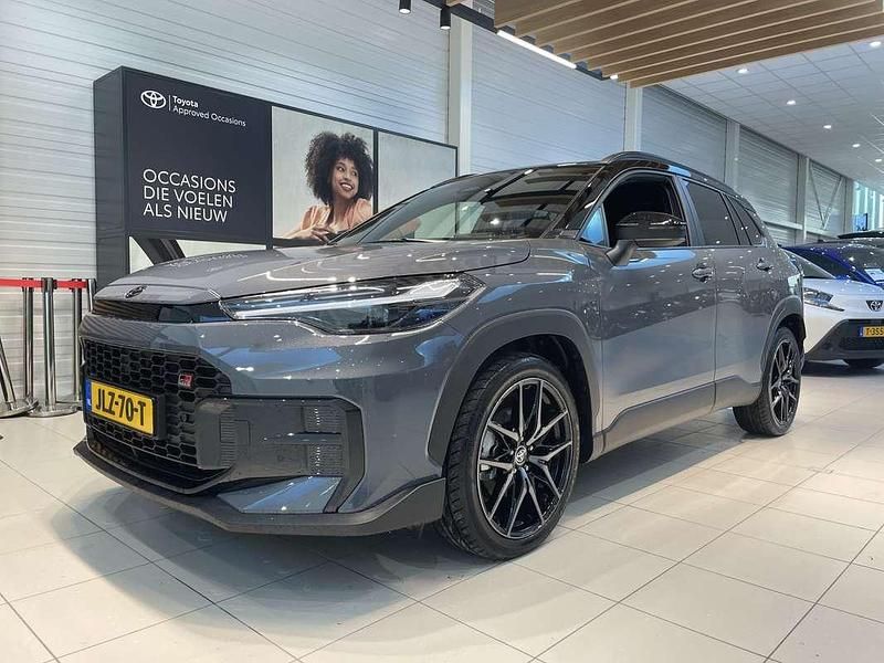 Grijs Nieuw 2025 Toyota Corolla Cross Sport SUV | € 47.950 - Afbeelding 1/4