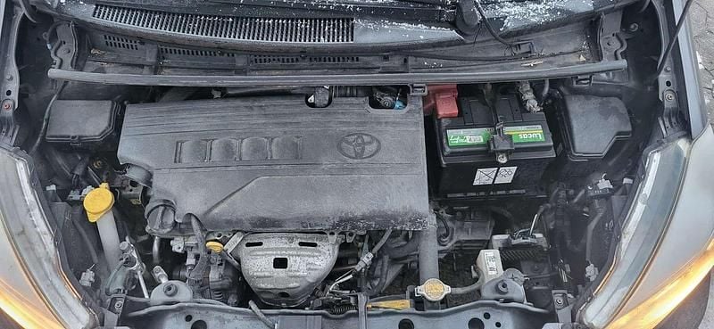 Occasion Toyota Yaris 99 PK (72 kW) 2013 Grijs Hatchback