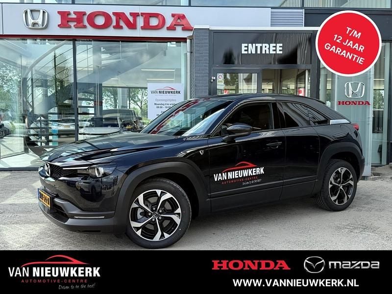 Jet black (zwart metallic) Gebruikt 2025 Mazda MX30 Ad'Vantage SUV | € 31.800 (Eerlijke prijs) - Afbeelding 1/4