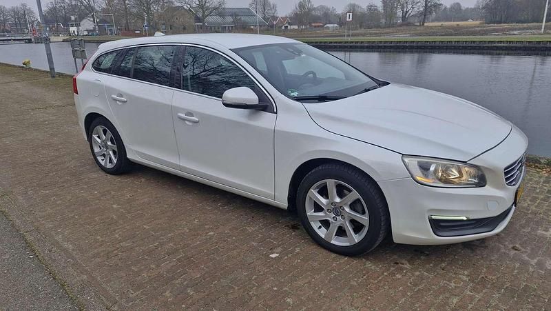 Occasion Volvo V60 Momentum 150 PK (110 kW) 2014 Wit Stationwagen