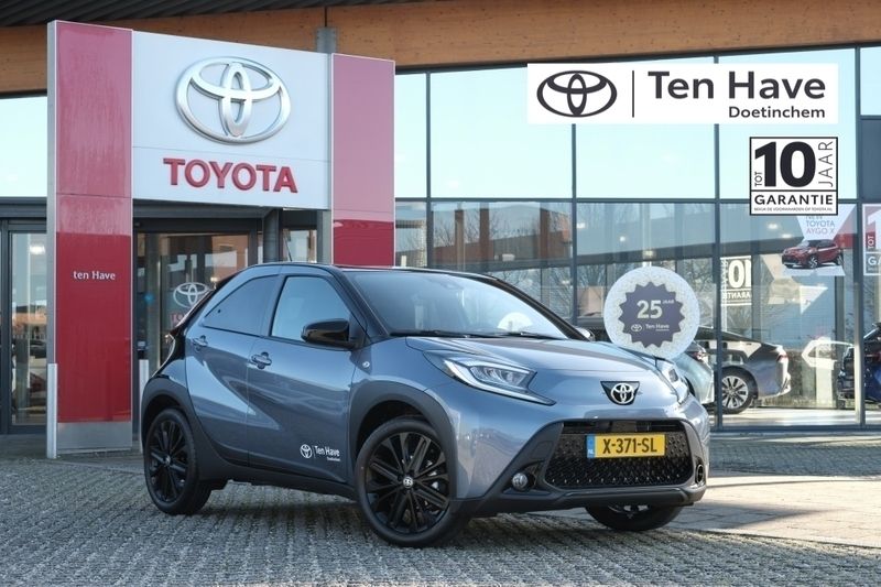 Grijs Gebruikt 2024 Toyota Aygo Premium Hatchback | € 21.900 (Iets duurder) - Afbeelding 1/4