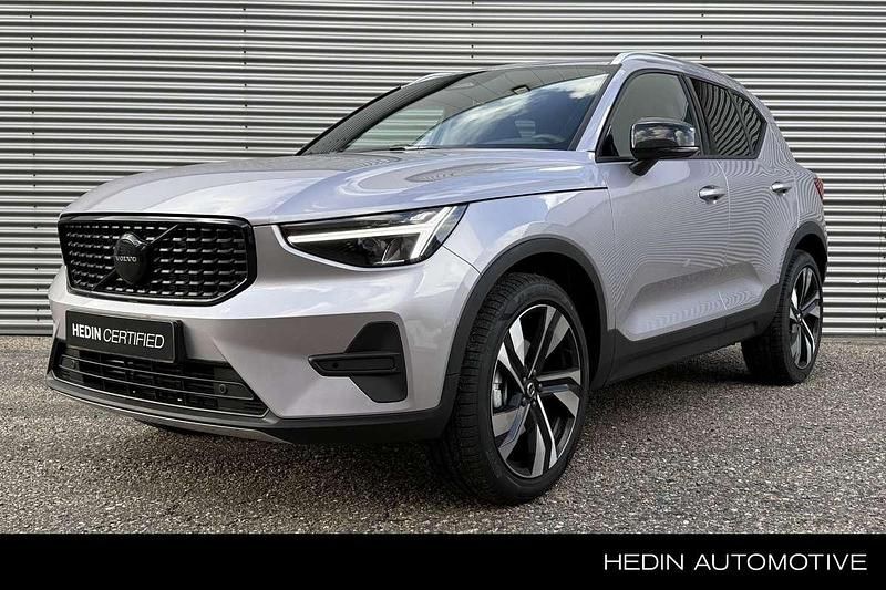 Grijs Nieuw 2025 Volvo XC40 Business Edition SUV | € 56.237 - Afbeelding 1/4
