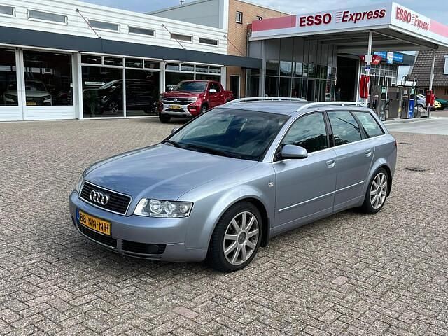 Grijs Gebruikt 2004 Audi A4 S-Line Stationwagen | € 1.995 - Afbeelding 1/4