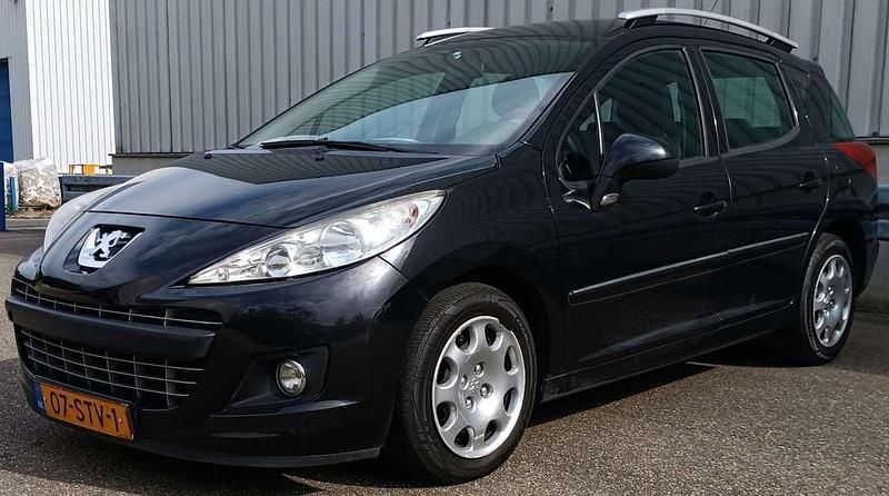 Zwart Gebruikt 2011 Peugeot 207 Active Stationwagen | € 1.749 (Goede deal) - Afbeelding 1/4