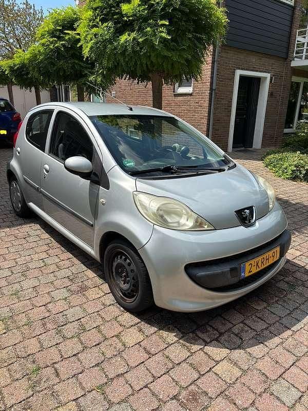 Grijs Gebruikt 2006 Peugeot 107 Hatchback | € 1.199 (Goede deal) - Afbeelding 1/4