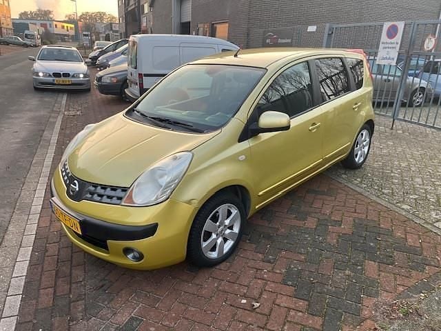 Geel (metallic) Occasion 2006 Nissan Note MPV | € 1.999 - Afbeelding 1/4