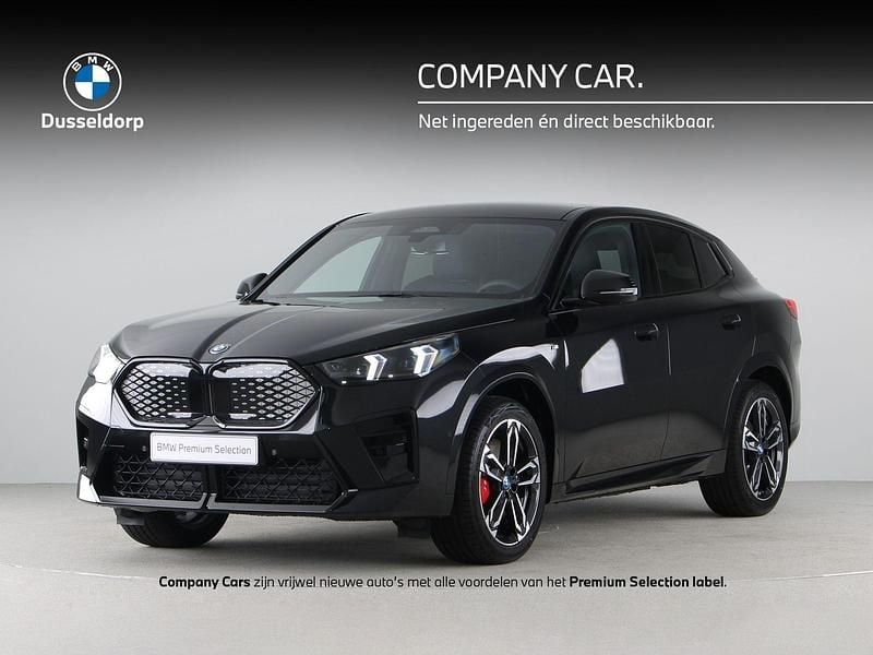 Zwart Gebruikt 2025 BMW iX2 M Sport SUV | € 57.503 (Eerlijke prijs) - Afbeelding 1/4