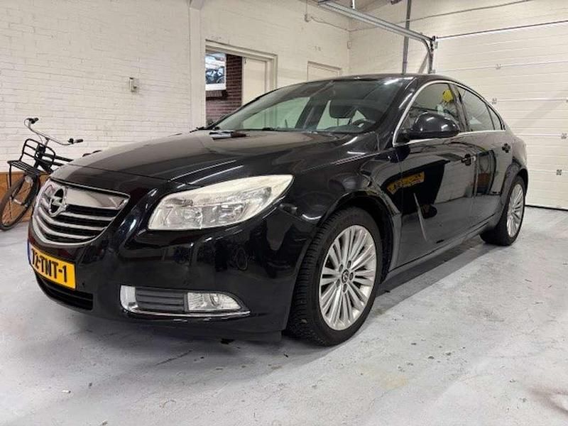 Zwart Occasion 2012 Opel Insignia Hatchback | € 3.200 (Goede deal) - Afbeelding 1/4