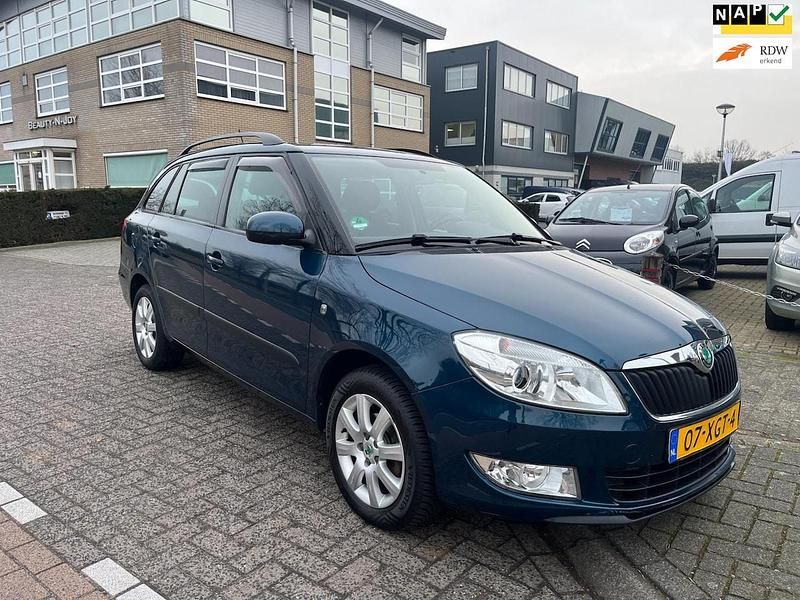 Blauw (metallic) Occasion 2012 Skoda Fabia Elegance Stationwagen | € 3.995 (Eerlijke prijs) - Afbeelding 1/4