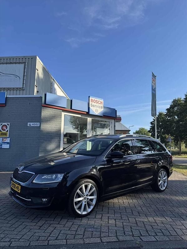 Zwart Gebruikt 2014 Skoda Octavia Business Line Hatchback | € 12.345 (Iets duurder) - Afbeelding 1/4