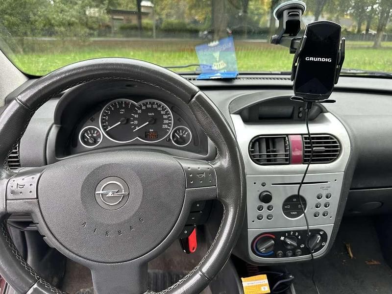 Gebruikt 2003 Opel Corsa Njoy Sedan | € 1.800 (Eerlijke prijs) - Afbeelding 1/4