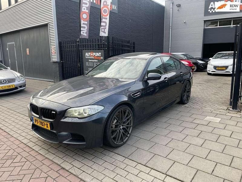 Grijs Gebruikt 2012 BMW M5 Sedan | € 19.999 (Eerlijke prijs) - Afbeelding 1/4