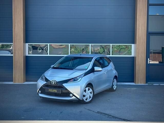 Grijs Gebruikt 2017 Toyota Aygo X-play Hatchback | € 7.450 (Goede deal) - Afbeelding 1/4