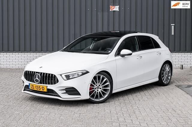 Wit Gebruikt 2019 Mercedes A200 Premium Plus Hatchback | € 22.950 (Eerlijke prijs) - Afbeelding 1/4