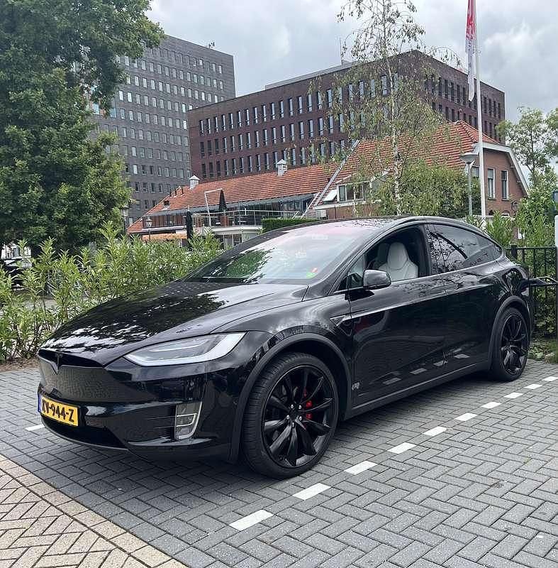 Zwart Gebruikt 2016 Tesla Model X SUV | € 34.750 - Afbeelding 1/4