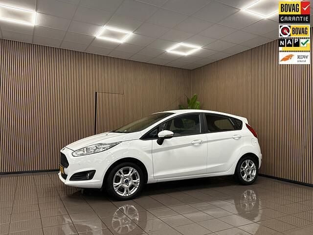 Wit Gebruikt 2017 Ford Fiesta Style Hatchback | € 8.425 (Eerlijke prijs) - Afbeelding 1/4