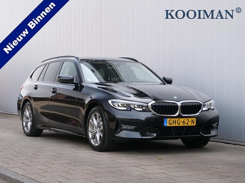 Zwart Gebruikt 2021 BMW 330e Stationwagen | € 31.895 (Super prijs) - Afbeelding 1/4