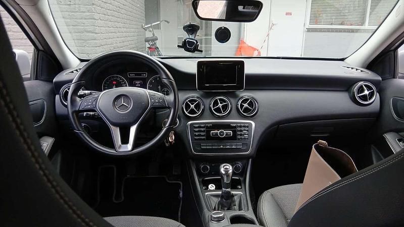Zilver Gebruikt 2014 Mercedes A180 Stationwagen | € 14.000 (Eerlijke prijs) - Afbeelding 1/4