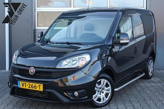 Zwart (metallic) Gebruikt 2016 Fiat Doblò MPV | € 5.950 (Eerlijke prijs) - Afbeelding 1/4