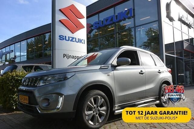 Grijs Occasion 2021 Suzuki Vitara SUV | € 26.950 (Iets duurder) - Afbeelding 1/4