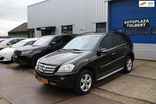 Zwart Gebruikt 2006 Mercedes ML320 SUV | € 3.999 (Goede deal) - Afbeelding 1/4