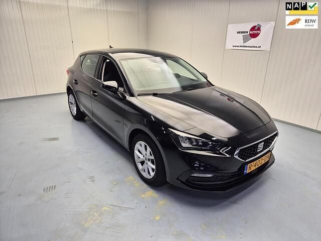 Zwart Occasion 2022 Seat Leon Reference Hatchback | € 17.340 (Goede deal) - Afbeelding 1/4