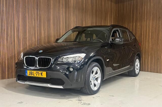 Zwart Gebruikt 2010 BMW X1 Executive SUV | € 15.995 (Iets duurder) - Afbeelding 1/4
