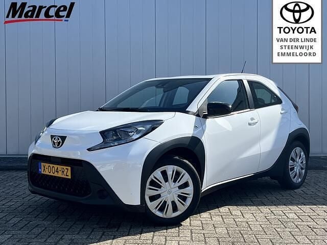 Wit Gebruikt 2024 Toyota Aygo Play Hatchback | € 16.400 (Goede deal) - Afbeelding 1/4