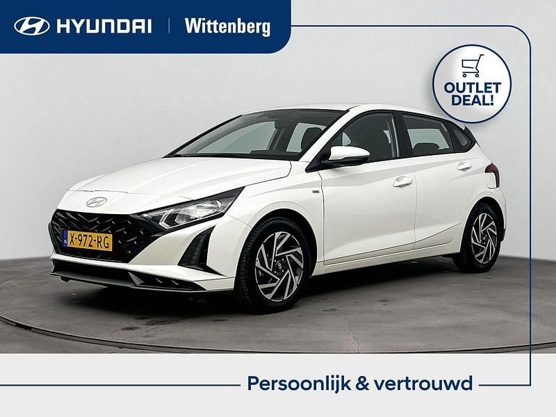 Wit Gebruikt 2024 Hyundai i20 Comfort Hatchback | € 17.899 (Goede deal) - Afbeelding 1/3