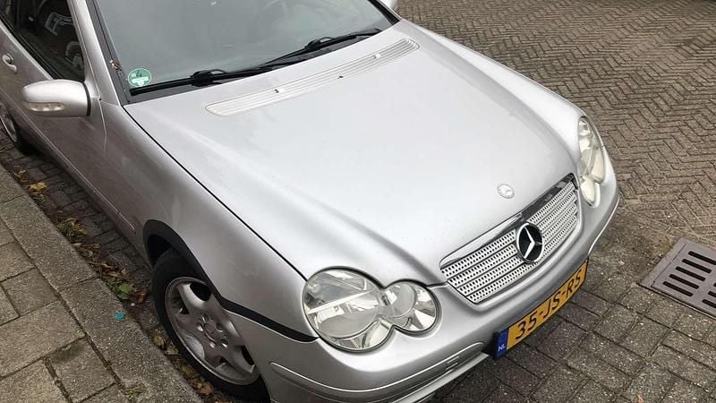 Grijs Gebruikt 2002 Mercedes C200 Coupé | € 2.150 (Goede deal) - Afbeelding 1/4