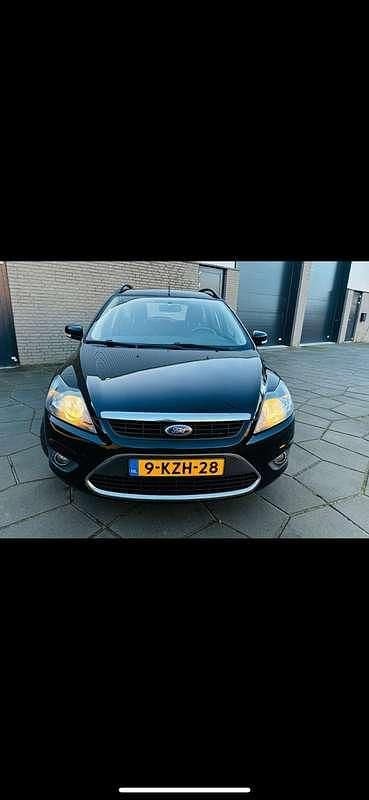 Zwart Gebruikt 2009 Ford Focus Titanium Stationwagen | € 1.600 - Afbeelding 1/4