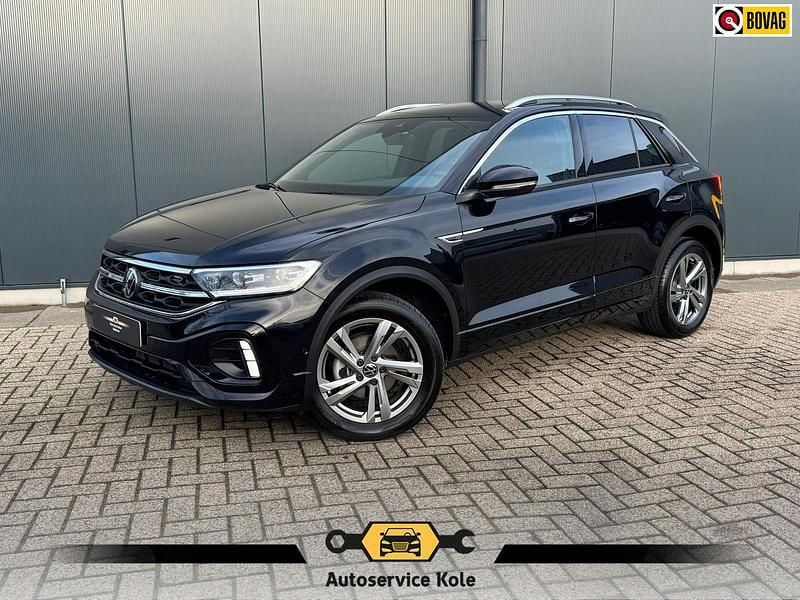 Zwart Gebruikt 2023 VW T-Roc R-line SUV | € 27.835 (Eerlijke prijs) - Afbeelding 1/4