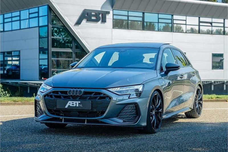 Grijs Nieuw 2025 Audi A3 Sportback e-tron Competition Hatchback | € 53.950 (Duur) - Afbeelding 1/4