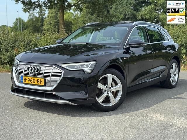 Zwart Gebruikt 2019 Audi e-tron Comfort SUV | € 21.999 (Goede deal) - Afbeelding 1/4