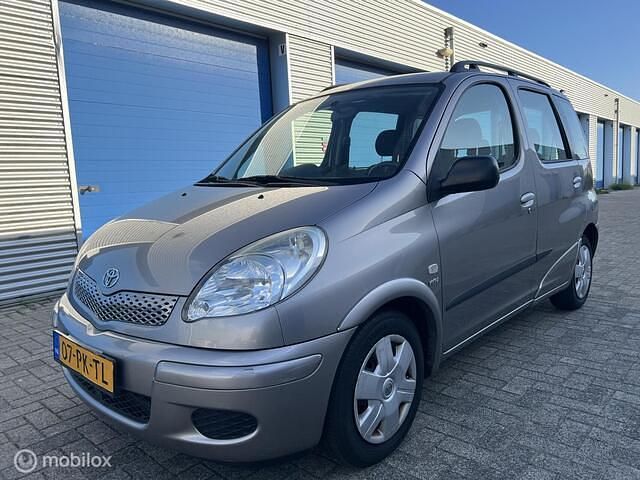 Grijs Gebruikt 2004 Toyota Yaris Verso Sol MPV | € 4.850 (Iets duurder) - Afbeelding 1/4