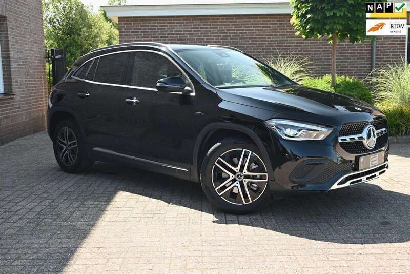 Zwart Gebruikt 2021 Mercedes GLA250 Progressive SUV | € 36.900 (Goede deal) - Afbeelding 1/4