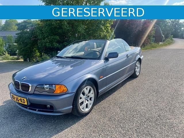 Blauw Occasion 2002 BMW 325 Executive Cabriolet | € 15.898 - Afbeelding 1/4