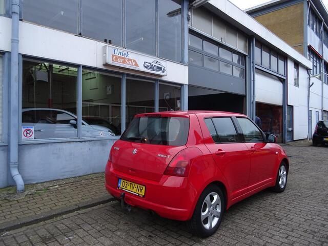 Occasion Suzuki Swift 93 PK (68 kW) 2007 Rood Hatchback